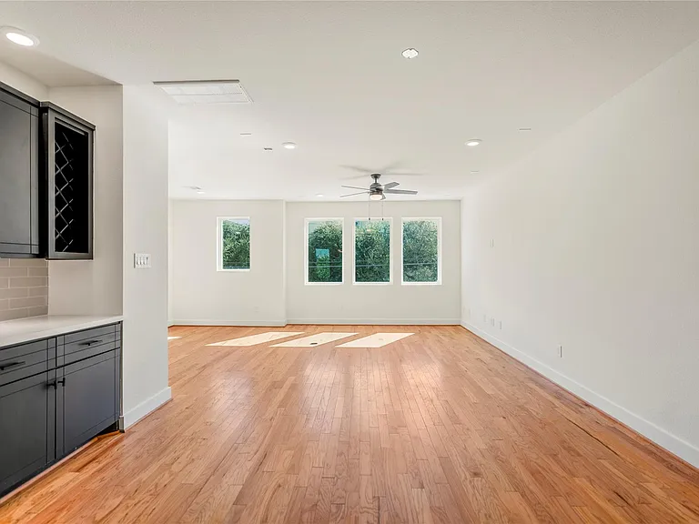 6320 Del Rio St — Photo 16