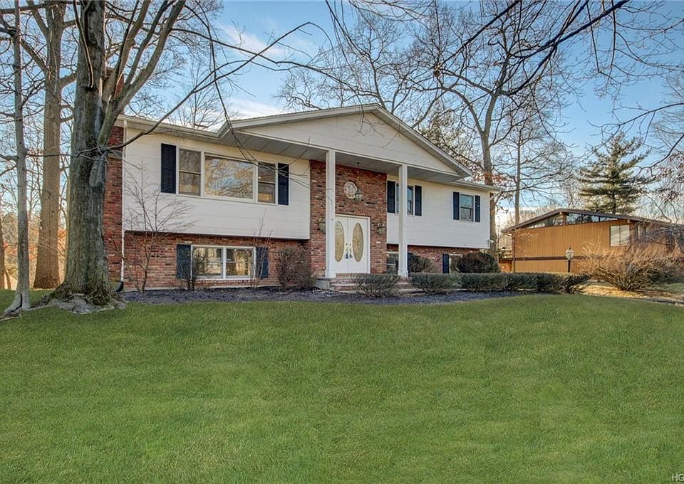 1st image of 32 Tamar Dr