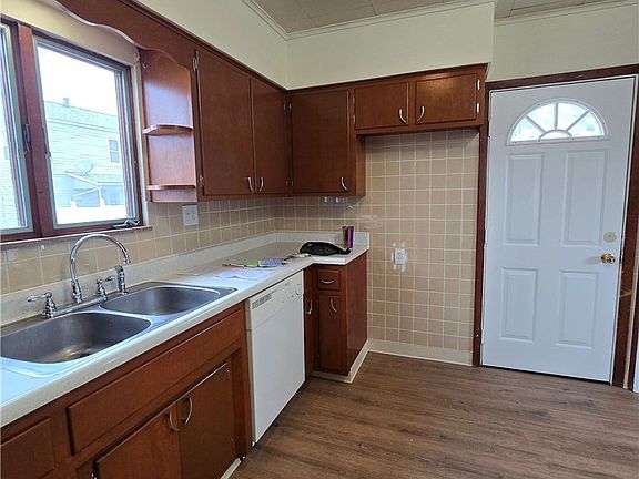 5th image of 548 Summit St