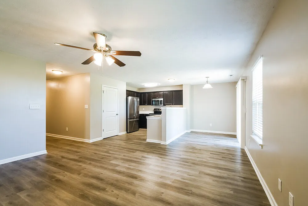 3 bed, 2.0 bath, 1403 sqft, $2,005 — Photo 4