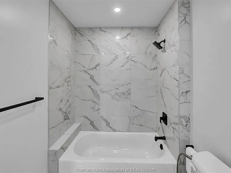 864 Park Ave W — Photo 23