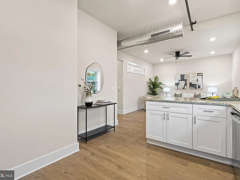30 W Broad St #6 — Photo 10