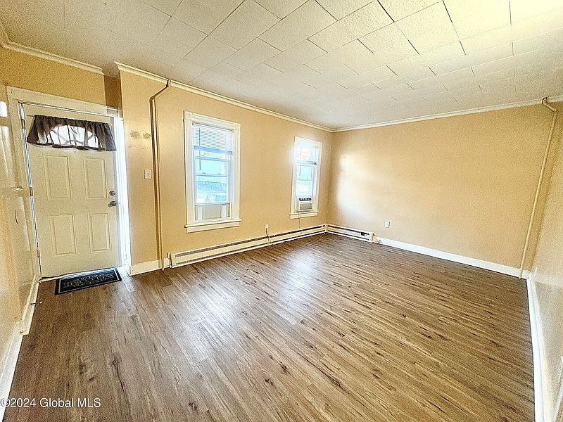 5th image of 1691 Foster Avenue