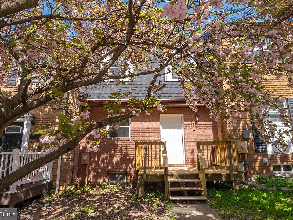 1st image of 27 Cornbury Ct
