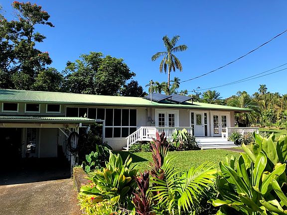 Pull up in the 2 car carport