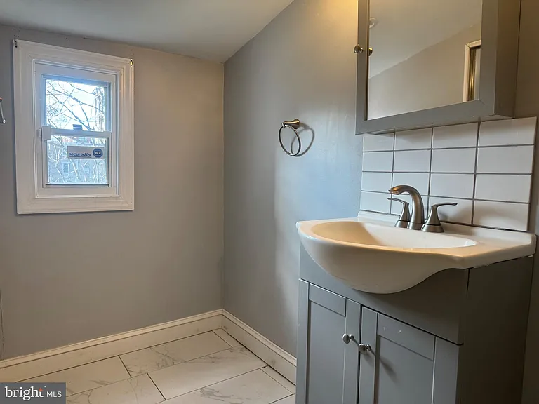 104 Linden St #2 — Photo 12