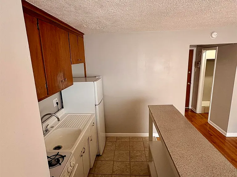 Corona Manor Apartments — Photo 25
