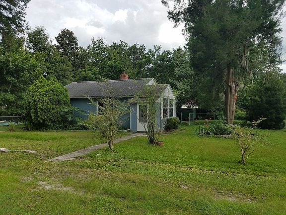 2nd image of 1131 NE 10th Pl