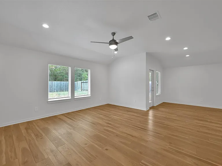 14213 Wonder Lake Ln — Photo 10