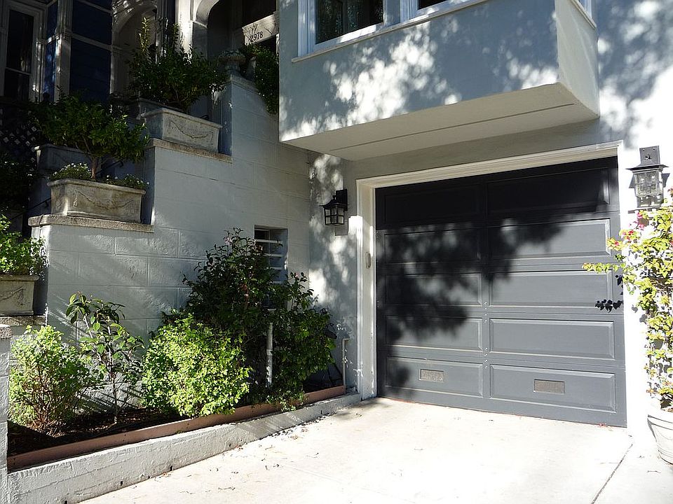 1st image of 2976 Pine St
