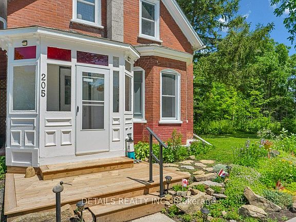 3rd image of 205 Lewis St W