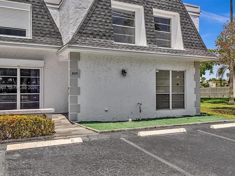 825 NE 26th Ave — Photo 11