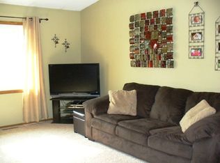 1264 Deercliff Ln, Eagan, MN 55123