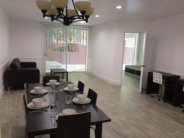 540 Kelton Ave — Photo 7