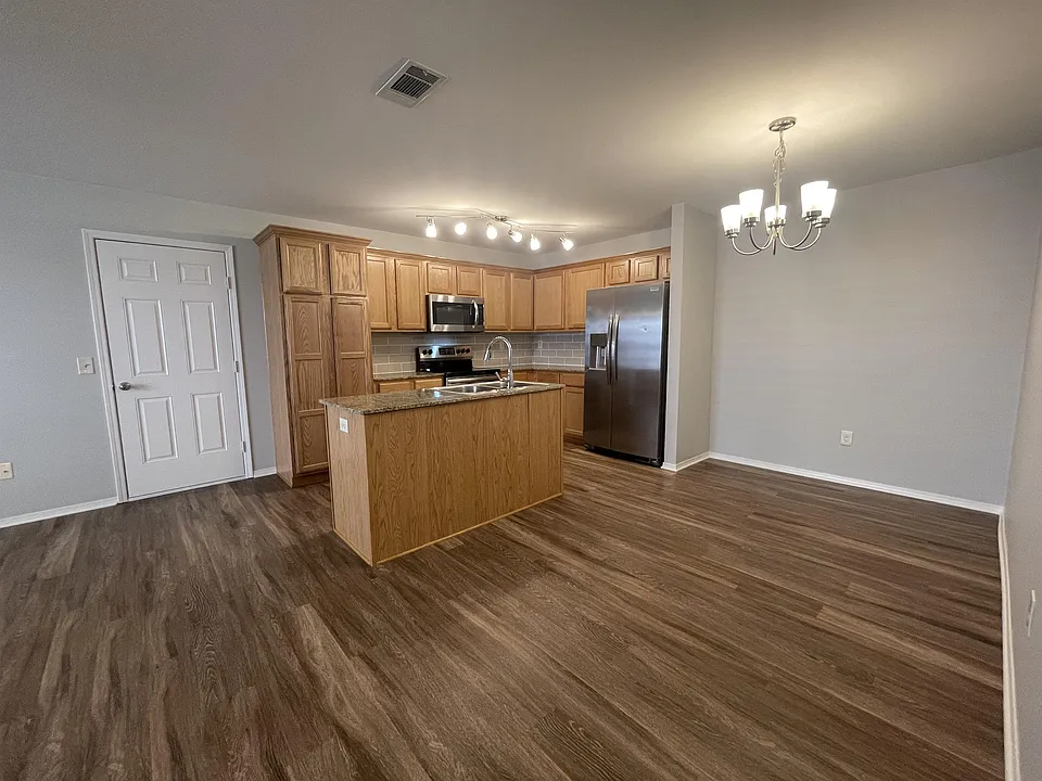 3602 SW Deerfield Blvd #1