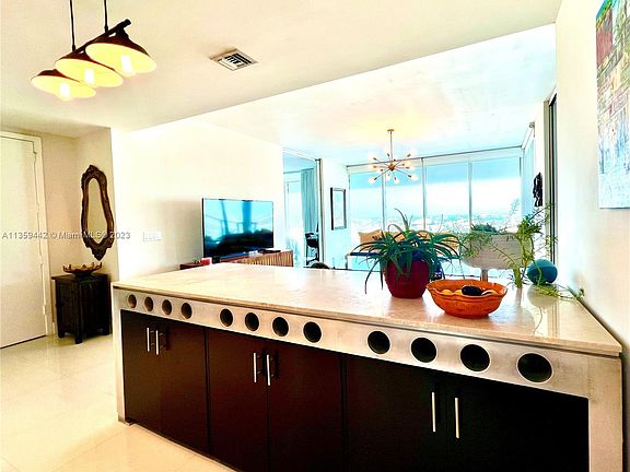 4th image of 1040 Biscayne Blvd APT 4006