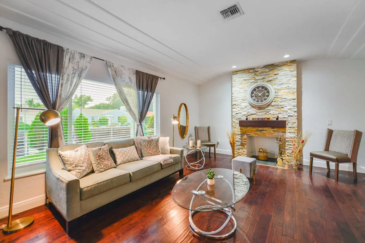 3 bed, 2.0 bath, 2088 sqft, $5,093 — Photo 2