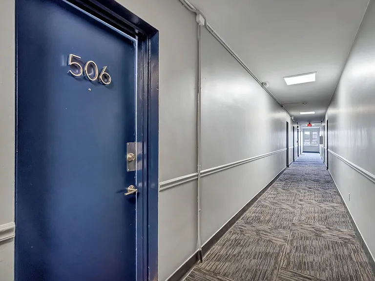 100 Howe Street — Photo 34