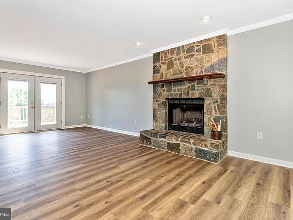 5th image of 105 Redhaven Ct