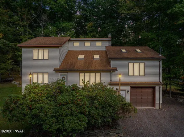 33 Berry Ln, Lakeville, PA 18438