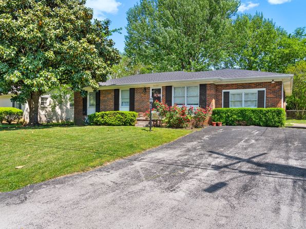 3420 Greenwood Dr, Hopkinsville, KY 42240