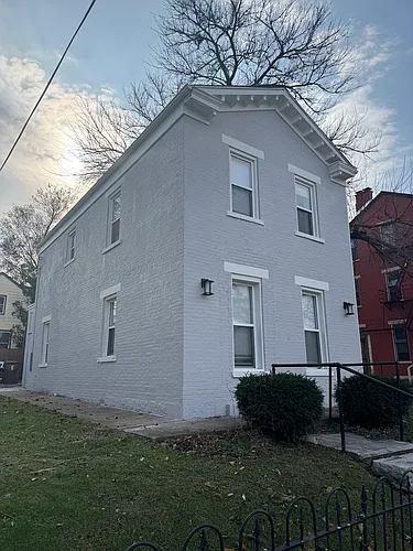 235 W Robbins St #2 Photo 1