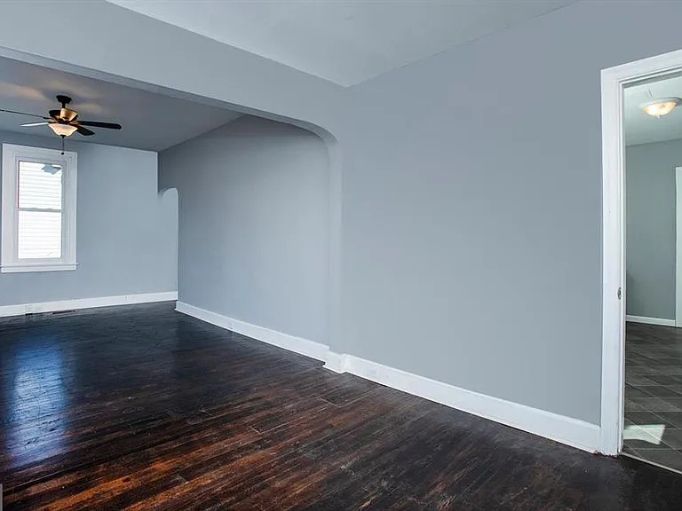 340 S Wood St — Photo 31