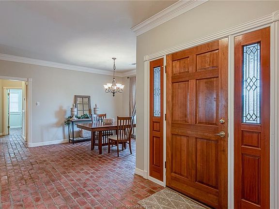 4th image of 712 Encinas Pl