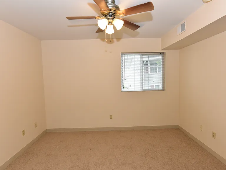 344/352 S Dunn — Photo 13