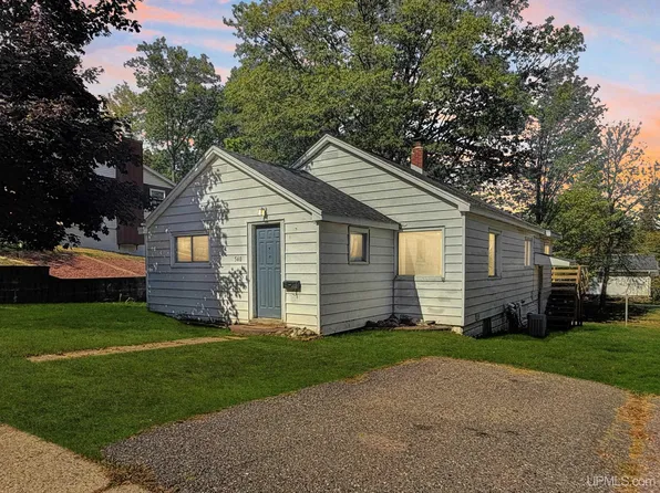 540 Dickinson Blvd, Kingsford, MI 49802