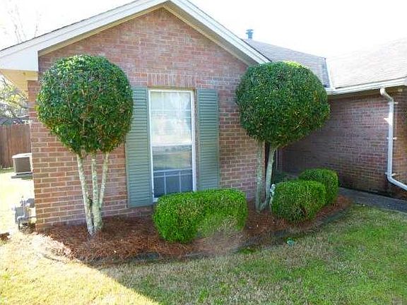 4th image of 3884 Berkshire Dr
