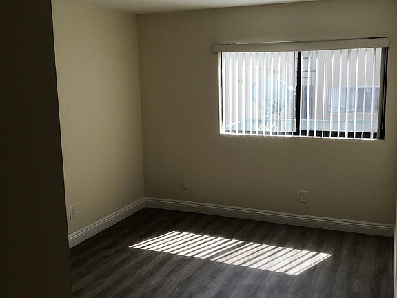 5th image of 1122 Linden Ave