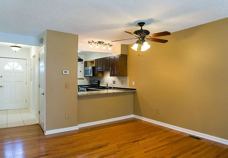 137 Colony Dr — Photo 4