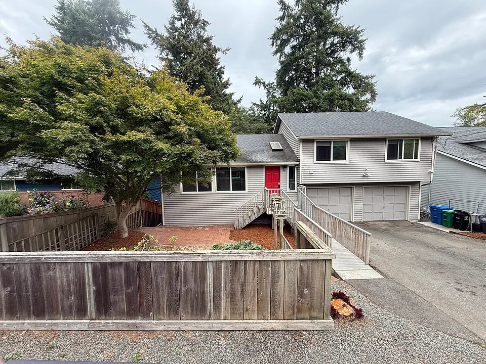 10852 35th Ave SW