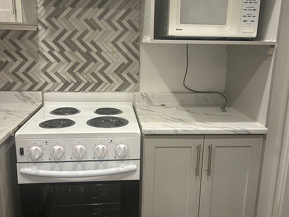 3rd image of 635 Hepburn Rd #Basement