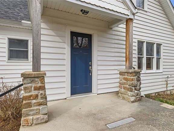 5th image of 220 W Cruikshank Rd