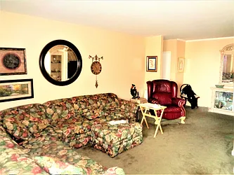 Sold by Thomas Lipovetsky, LREB