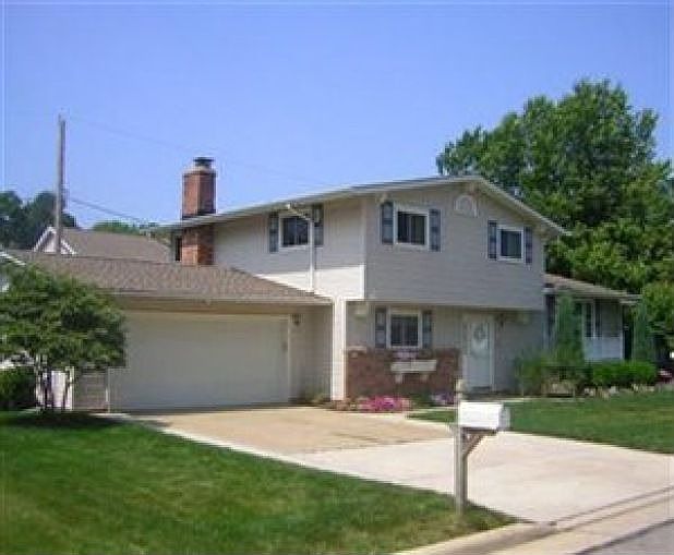 1st image of 46 Parkway Dr