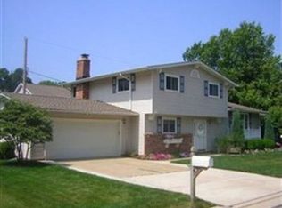 46 Parkway Dr, Eastlake, OH 44095