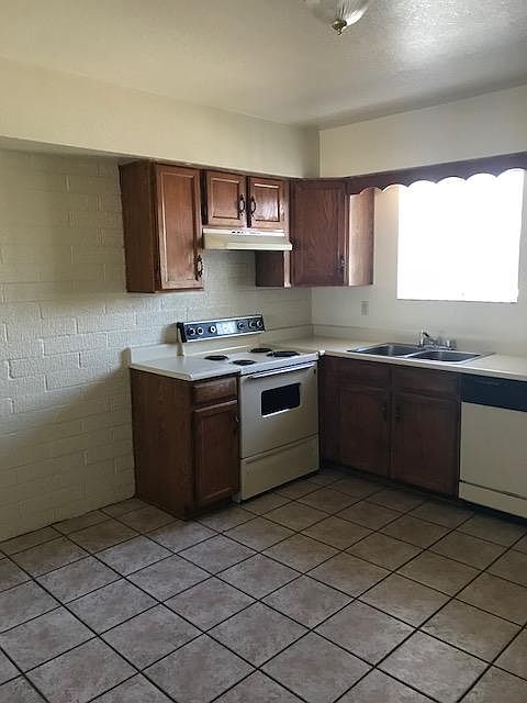 2nd image of 3251 E Edison St APT 5