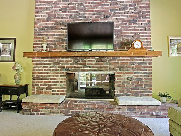 2nd image of 1100 Duck Creek Ln