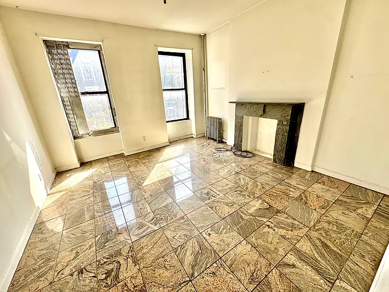 355 W 47th St #4FW — Photo 2