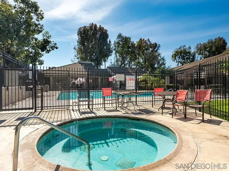 Swimming Pool/Hot Tub/Sauna