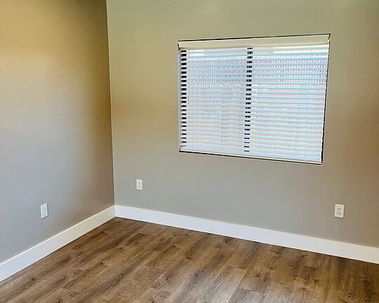 3rd image of 2807 Buckingham Rd #1/2