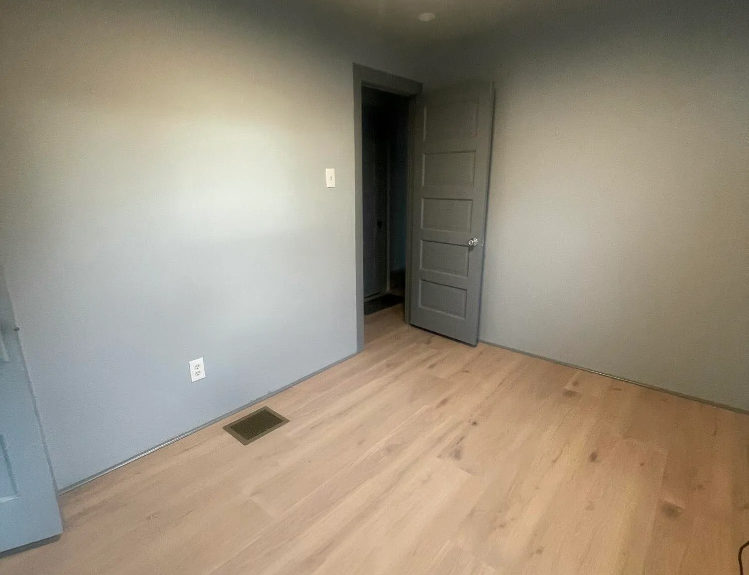 3 bed, 1100 sqft, $1,200 — Photo 2