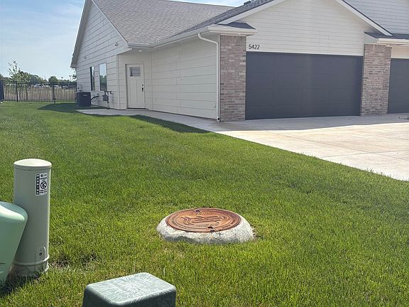 5th image of 5420-5422 N Sandkey Ct