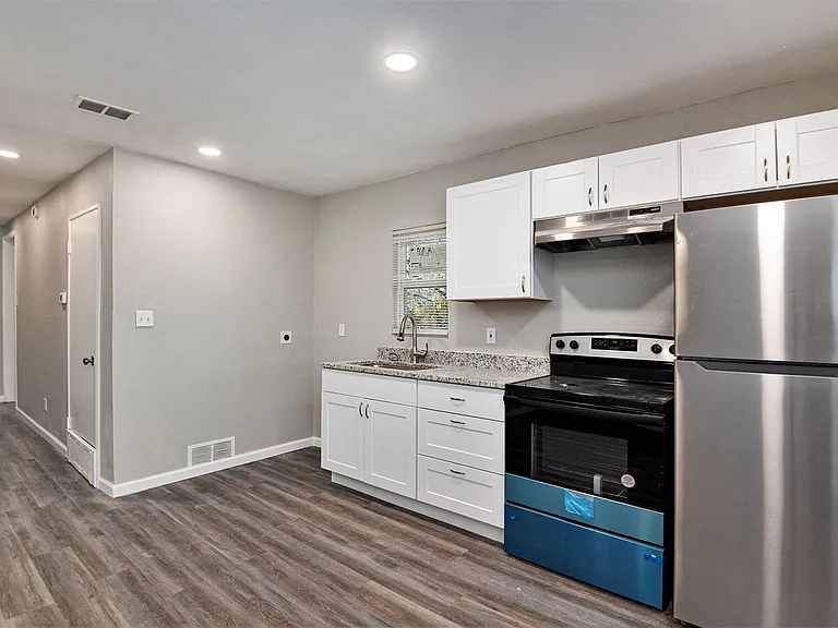 408 Dawson Cir #B — Photo 12