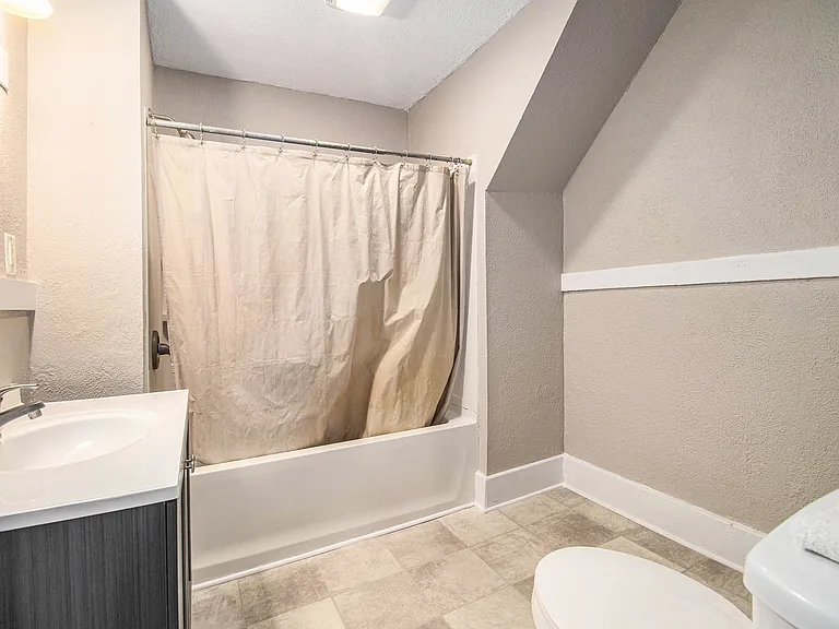 805 Miner St — Photo 17