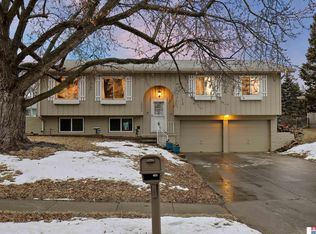 10305 P St, Omaha, NE 68127