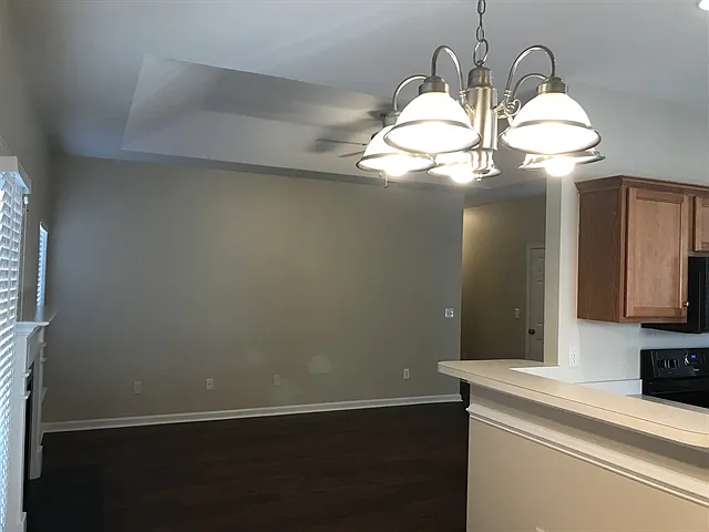 114 Speer St — Photo 7
